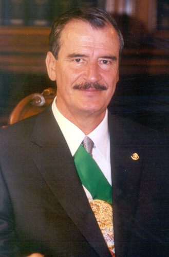 1200px Vicente Fox Official Photo 2000 (Cropped).jpg