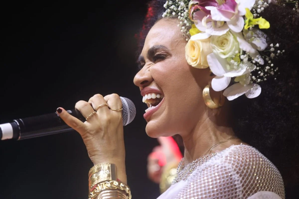 santo de casa e uma missao de vida diz a cantora 2031797 article