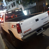 GMC 3500 HD 2001 branca vista de trás