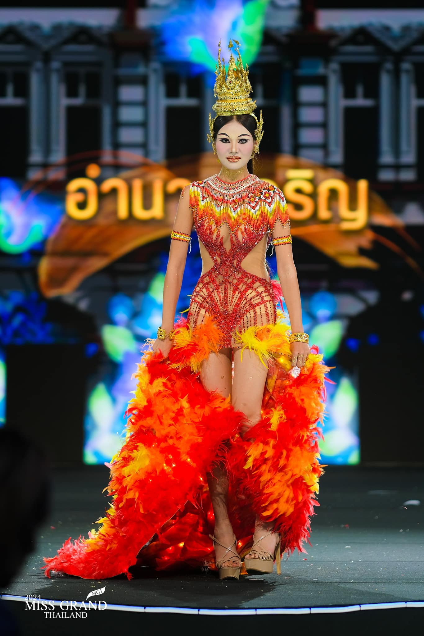 trajes tipicos de candidatas a miss grand thailand 2024. - Página 3 JNB31DP