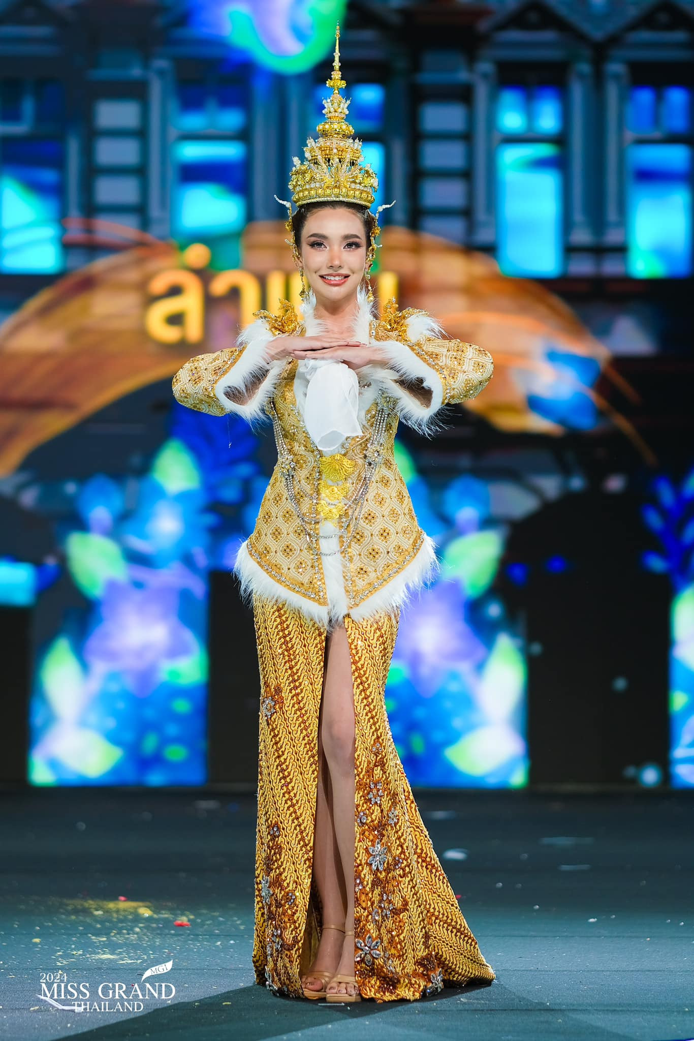 trajes tipicos de candidatas a miss grand thailand 2024. - Página 3 JNq65Fa