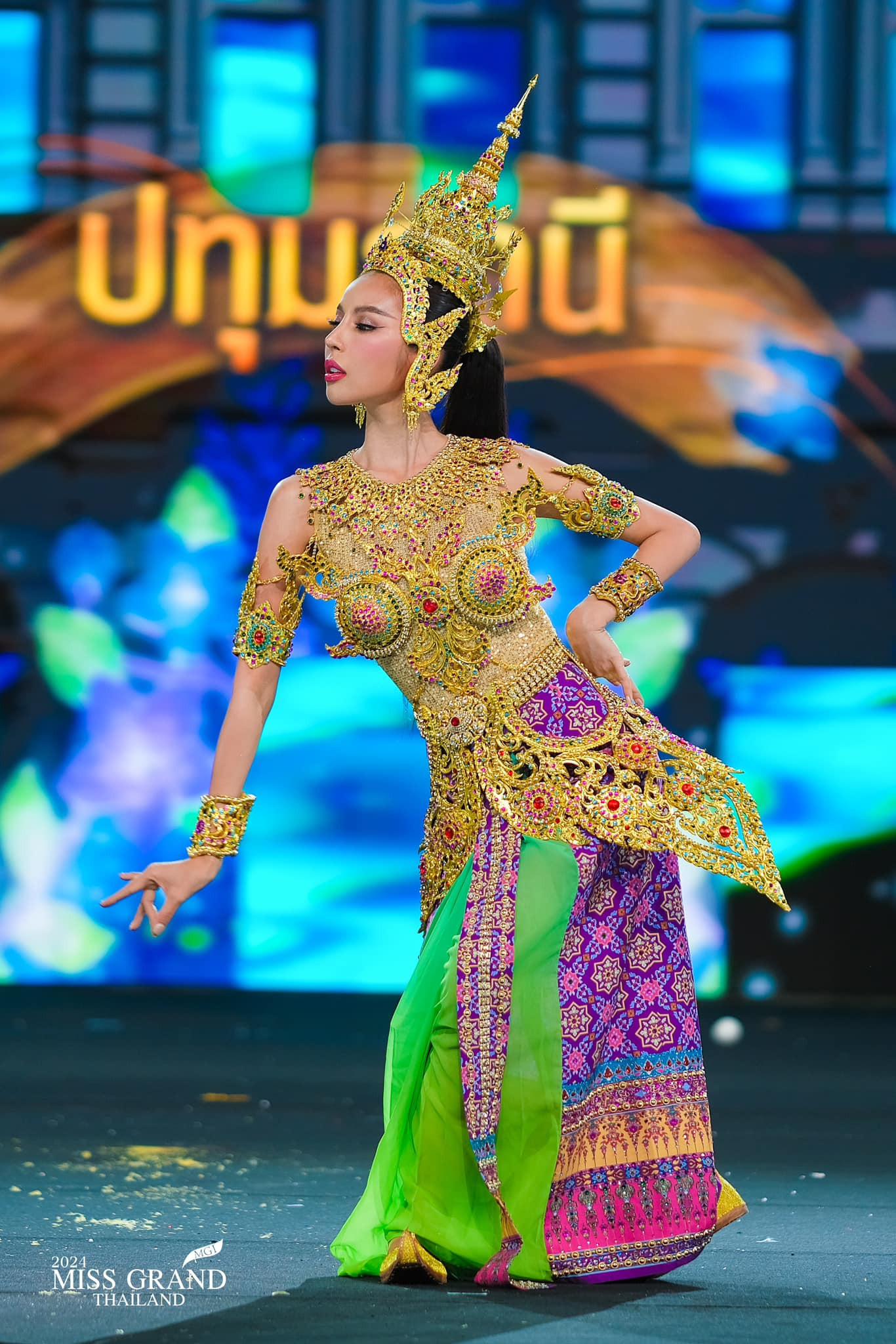 trajes tipicos de candidatas a miss grand thailand 2024. - Página 2 JNqS8OP