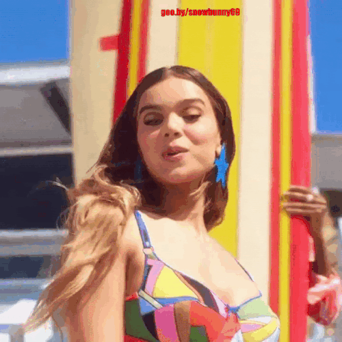 HaileeSteinfeldCumWhisperer.gif