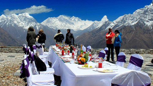 Breakfast-at-everest-helicopter-tour.jpg