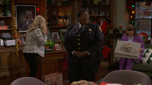 Night.Court.2023.S02E01.1080p.WEB.h264 ETHEL.mkv 20231224 175009.805.jpg