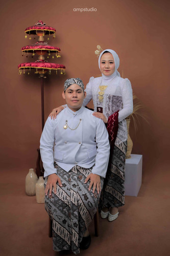 FRAME 4R HITAM.jpg