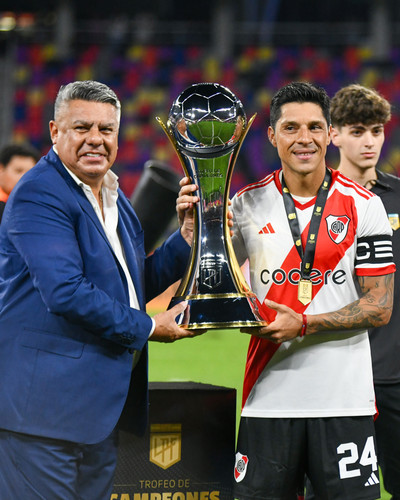 TROFEO festejo 2.jpg