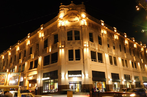 edificio rivera de noche quetzaltenango.jpg