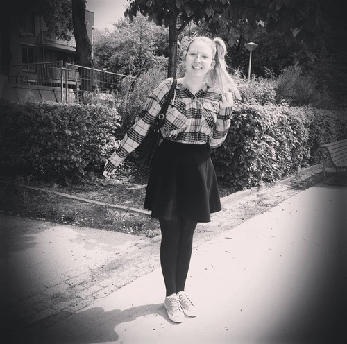 charlottee01.jpg