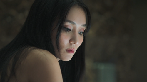 A.Very.Good.Girl.2023.1080p.NF.WEB DL.DDP5.1.H.264 QuaSO.mkv snapshot 00.51.59 [2023.12.27 09.45.15].png