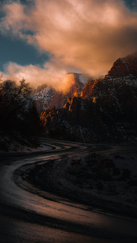 daniel olah ZbEURDlbE6o unsplash.jpg