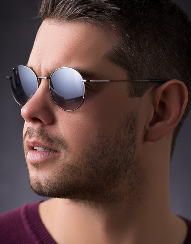 Schwarze Sonnenbrille.jpg