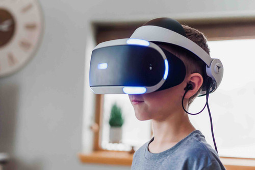 Exploring the Impact of Virtual Reality (VR) and Augmented Reality (AR) on the Gaming Industry.jpg