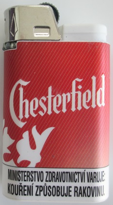 Zapalovač Chesterfield červený líc.jpg