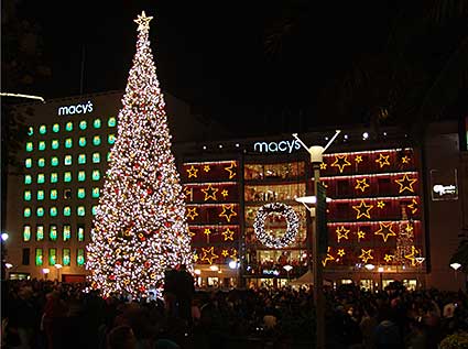 TreeLightingMacysHorz 425.jpg