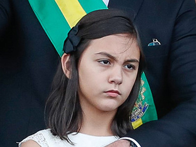 Jair e Michelle Bolsonaro com a filha Laura em 7 de setembro de 2019 copy.jpg