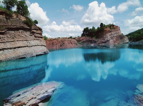 Danau Biru Pengaron.jpg