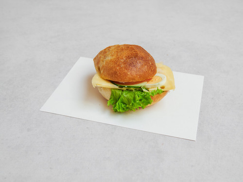 9884273 czernis poranek Food kanapka z jajkiem i seremm 4x3.jpg