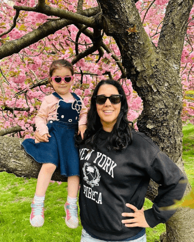 Ma soeur Calima et ma niece.gif