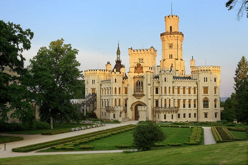 1118full hluboka castle, czech republic