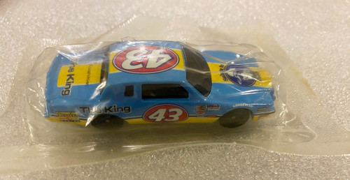Машинка Hot Wheels '84 Pontiac Grand Prix 2004 General Mills Promo Richard Petty #43 The King NASCAR.jpg