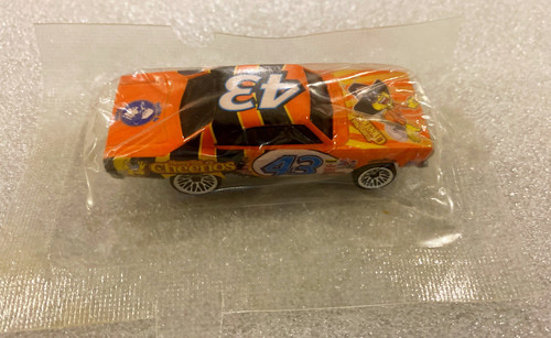 Машинка Hot Wheels '70 Plymouth Road Runner 2004 General Mills Promo Richard Petty #43 Cheerios GMPR.jpg