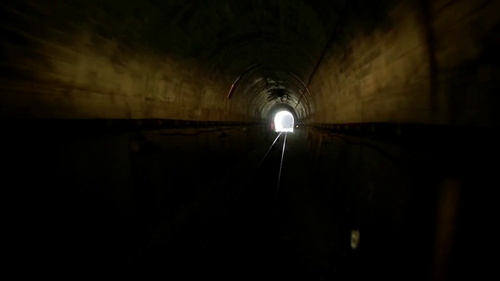 On.the.Train.2023.1080p.Hami.WEB DL.H264.AAC HHWEB.mkv.scr1.png