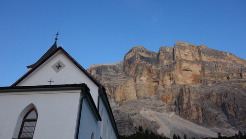 Heiligkreuzkofel Dolomiten Große Mauer 4 1200x676.jpg