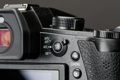 Pany FZ100 II AF lock.jpg