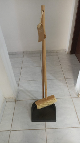 Vassoura e Pá com Cabo de Bambu.jpg