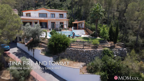 Intimate love with sexy black MILF.jpg