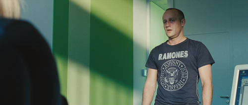 The.Wave.2008.1080p.BluRay.DTS.x264 Narkyy.mkv snapshot 00.03.17.542.png