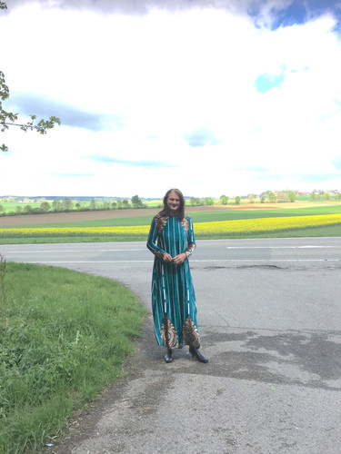 Maxikleid und Stiefel