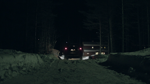 Lilyhammer.S01E03.Guantanamo.Blues.1080p.NF.WEB DL.DD5.1.H.264 SiGMA.mkv.0:22:22.optimized=high.png