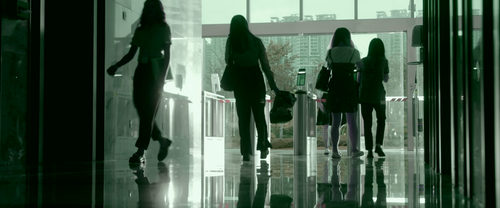 Only.Fools.Rush.In.2022.2160p.WEB DL.DDP2.0.H265.DV MISS.mkv 20240119 123713.495.png