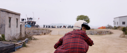 Only.Fools.Rush.In.2022.2160p.WEB DL.DDP2.0.H265 MISS.mkv 20240119 123740.409.png