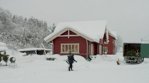 Lilyhammer.S03E01.Tiger.Boy.1080p.NF.WEB DL.DD5.1.H.264 SiGMA.mkv.0:10:55.optimized=high.png