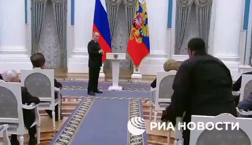 J4EEwu3e9UxEAveO.jpg