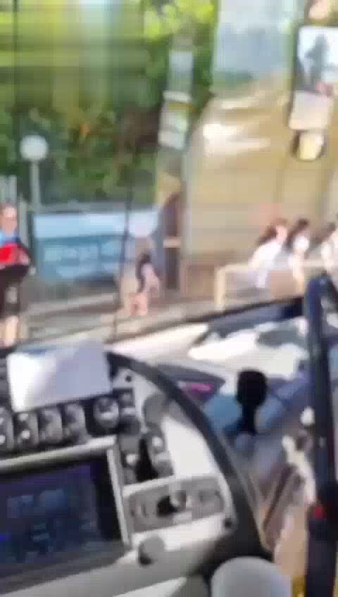 LjVWZE7jUm3qaknu.jpg
