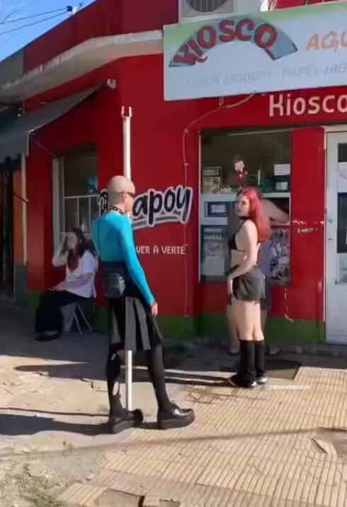 rDL2ShKVx8sjY j0.jpg