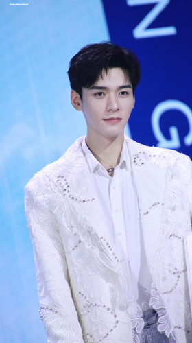 008aWKWXgy1hq9zuf2h14j32nv4qwu12.jpg