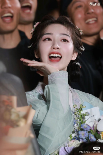 Camera XHS 17173244154801040g008311mhj1re7i5g5nrc9t1gboc6tm6bcdo.jpg