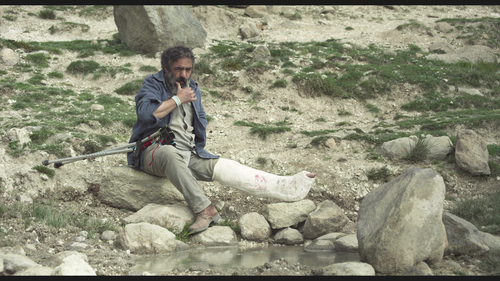 Hit.the.Road.2021.USA.1080p.BluRay.Remux.AVC.DTS HD.MA.5.1 ADE.mkv 20240128 212743.192.png