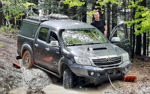 hilux stuck.png