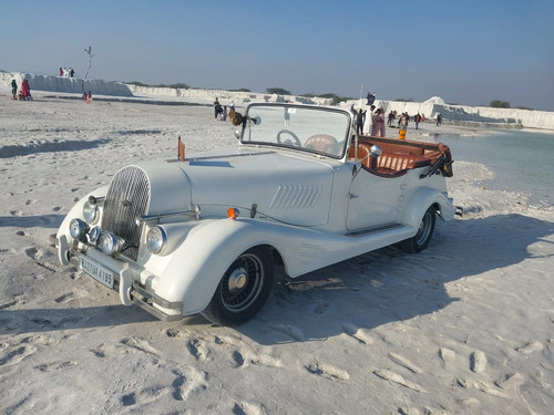 Vintage car rental in jaipur.jpg