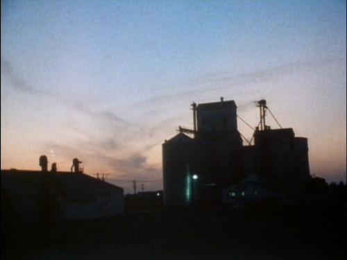 American.Dream.1990.1080p.WEB DL.AAC2.0.x264 acorn.mkv snapshot 00.00.01.108.png