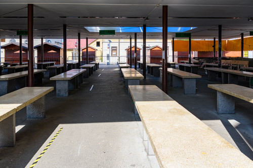 empty farmers market tables during corona virus lo 2022 11 14 18 05 21 utc.jpg