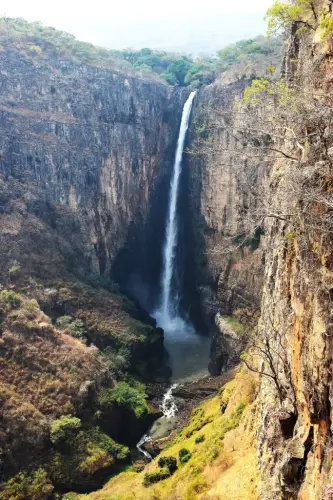catarata de kalambo 683x1024.webp