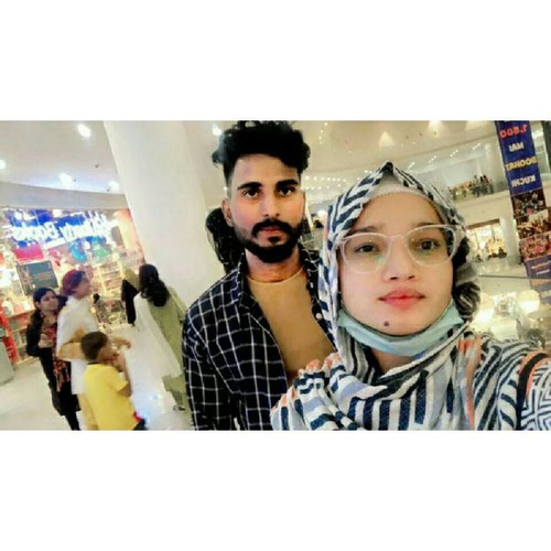 Bachpan Toh Gaya Jawani Bh Gai Ik Pal Toh Ab Humen Jeene do Jeene do. hangout bestfriends(Image2).jpg