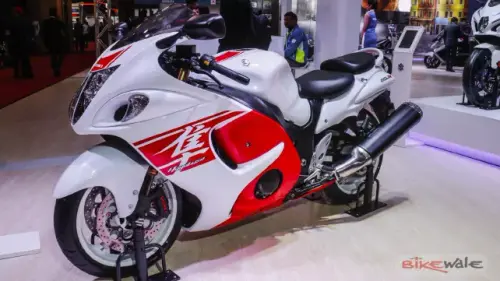 Suzuki Hayabusa Front threequarter 122016.webp